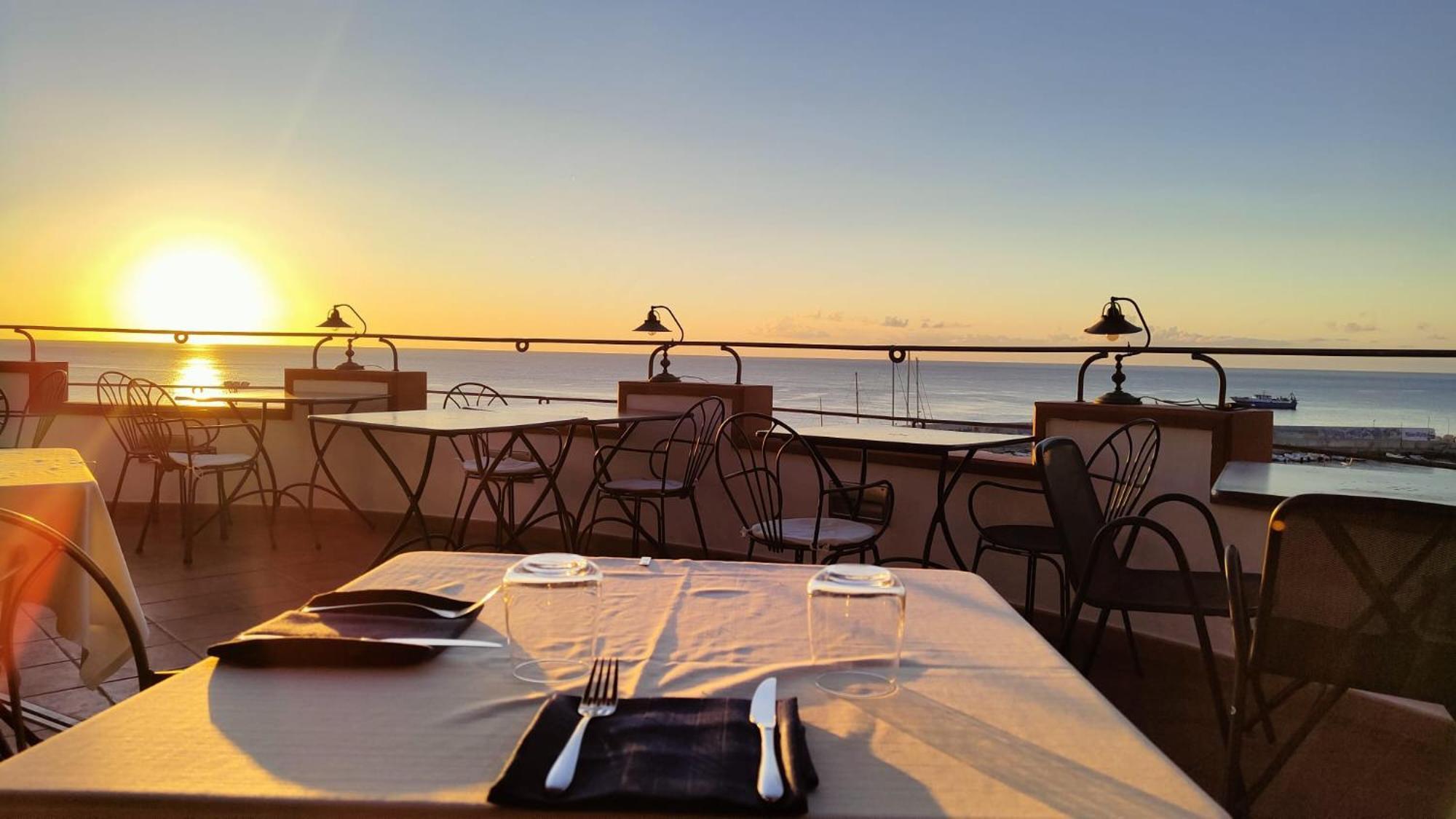 Bue Marino Hotel & Roof Lounge กาลาโกโนเน ภายนอก รูปภาพ