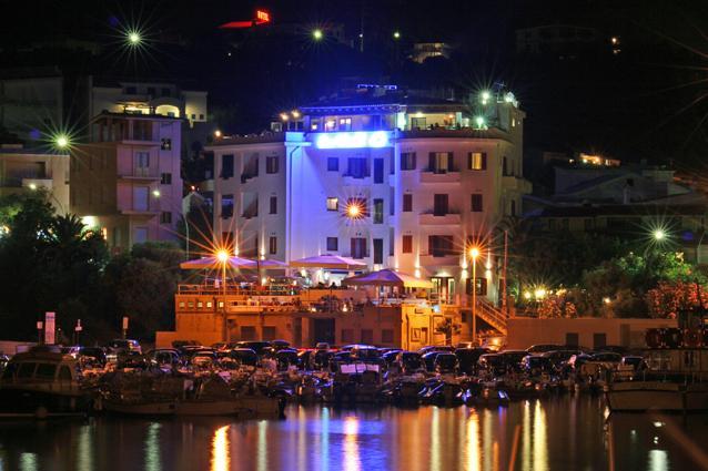 Bue Marino Hotel & Roof Lounge กาลาโกโนเน ภายนอก รูปภาพ
